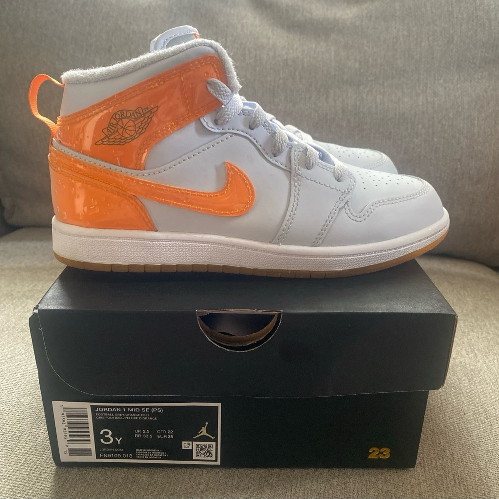 Jordan 1 Mid SE (PS) Size 3 Football Grey/ Orange Peel